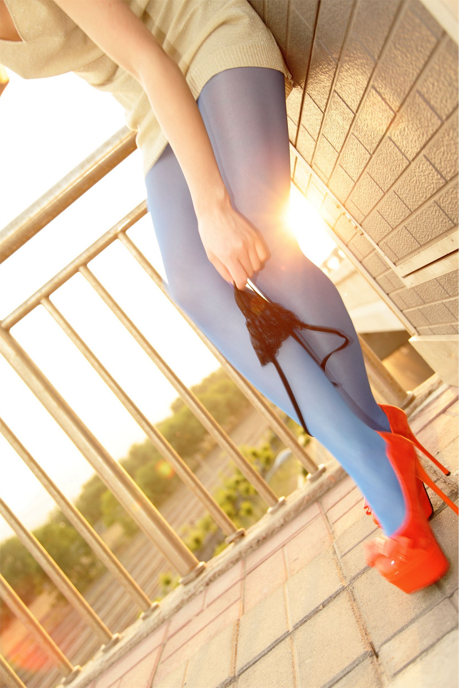 [AISs love] silk stockings leg shoot no.011 commuter bus station