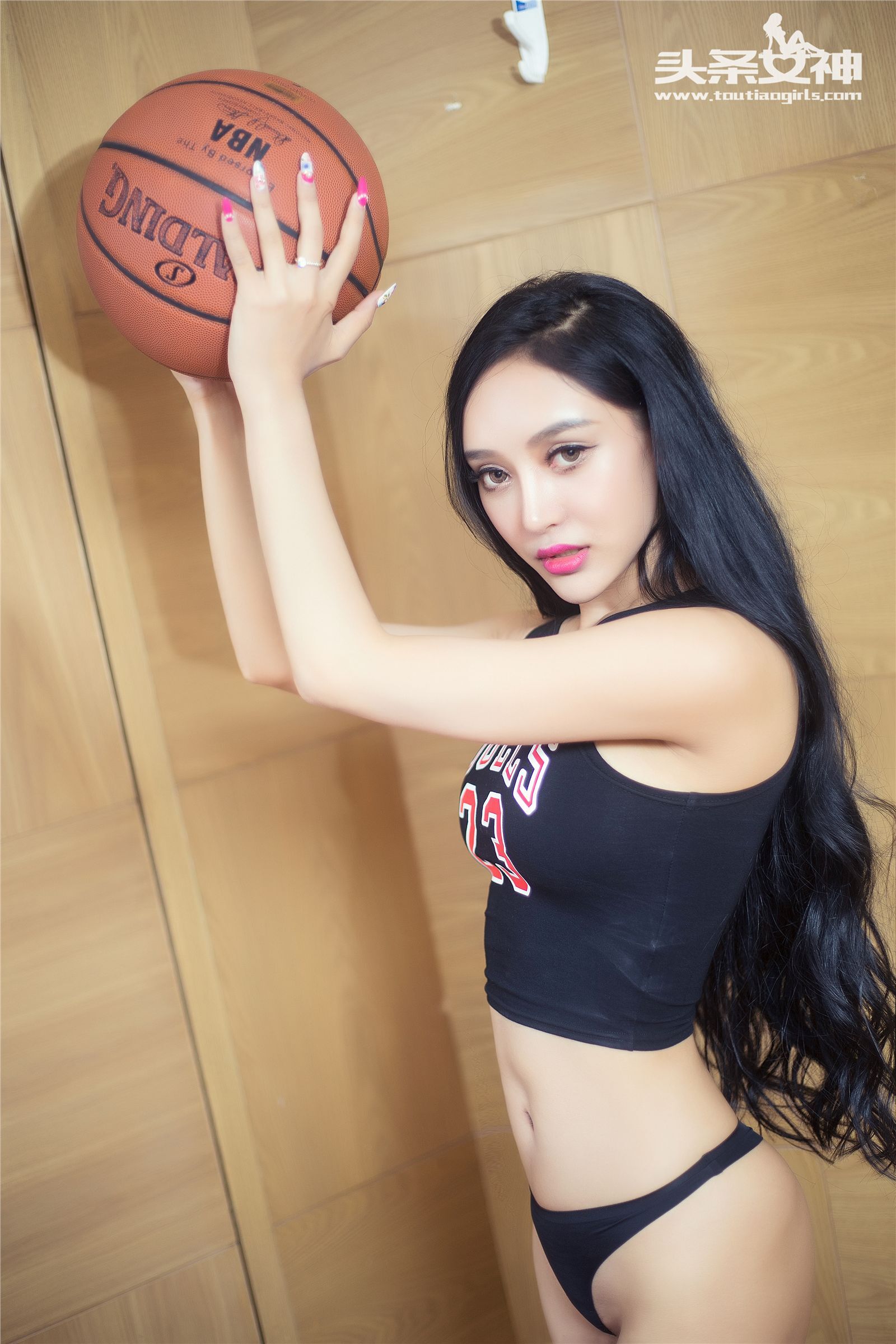 [Toutiao girls headline goddess] 2016-08-18 basketball baby sexy tribute to Jordan Rococo