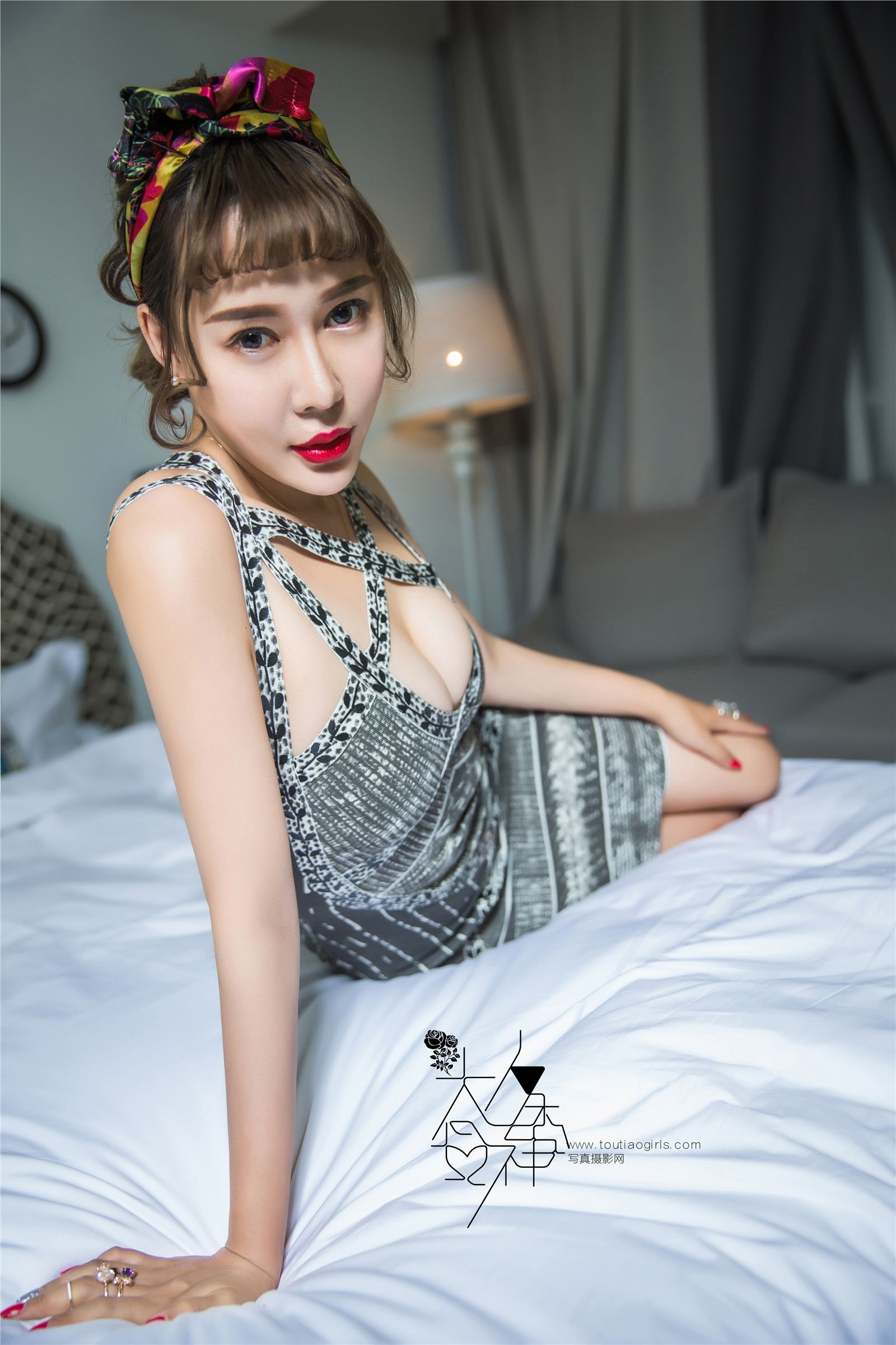 [toutiaogirls headline goddess] 2016-11-27 big breasted female boss sexy underwear photo Meixi