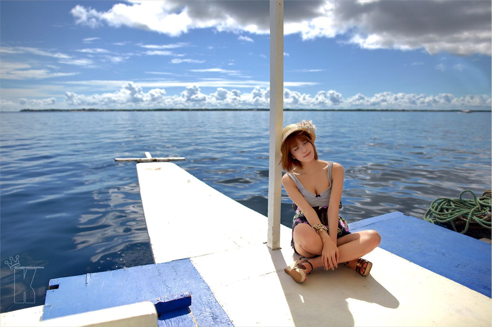 South Korean supermodel Xu Yunmei - red and white striped Bini