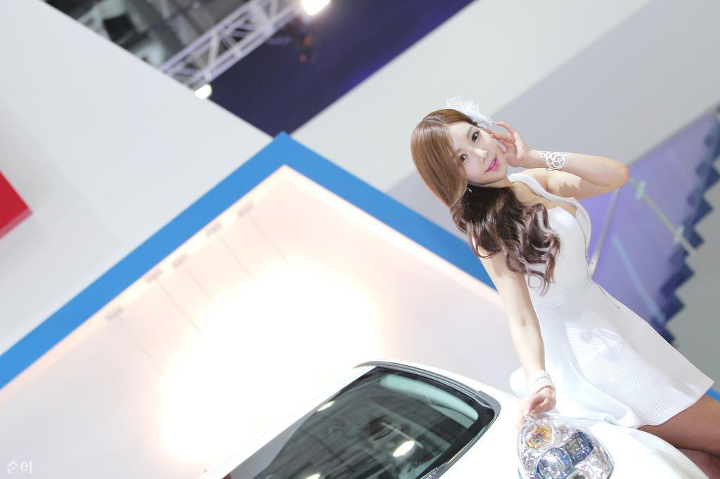 韩国车模李真英车展摄影写真