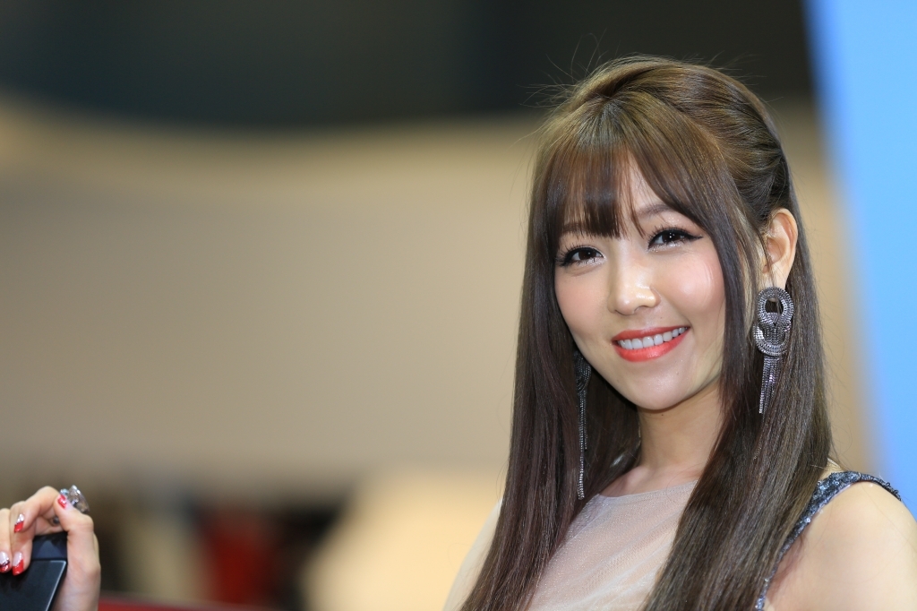 South Korean model goddess Li Enhui 2014 Busan International Auto Show atlas package 2
