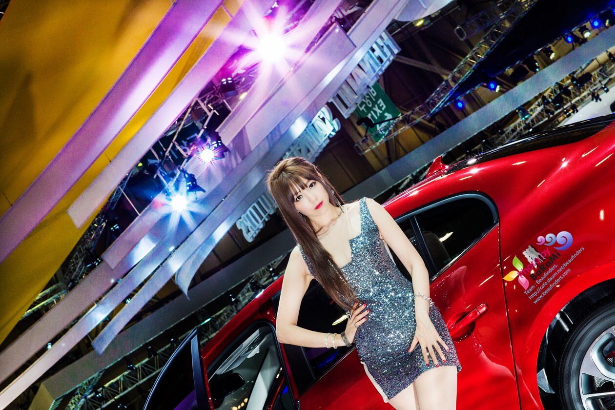 South Korean model goddess Li Enhui 2014 Busan International Auto Show atlas package 2