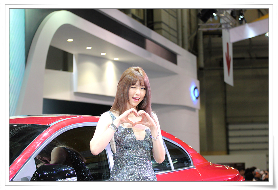 South Korean model goddess Li Enhui 2014 Busan International Auto Show atlas package 2