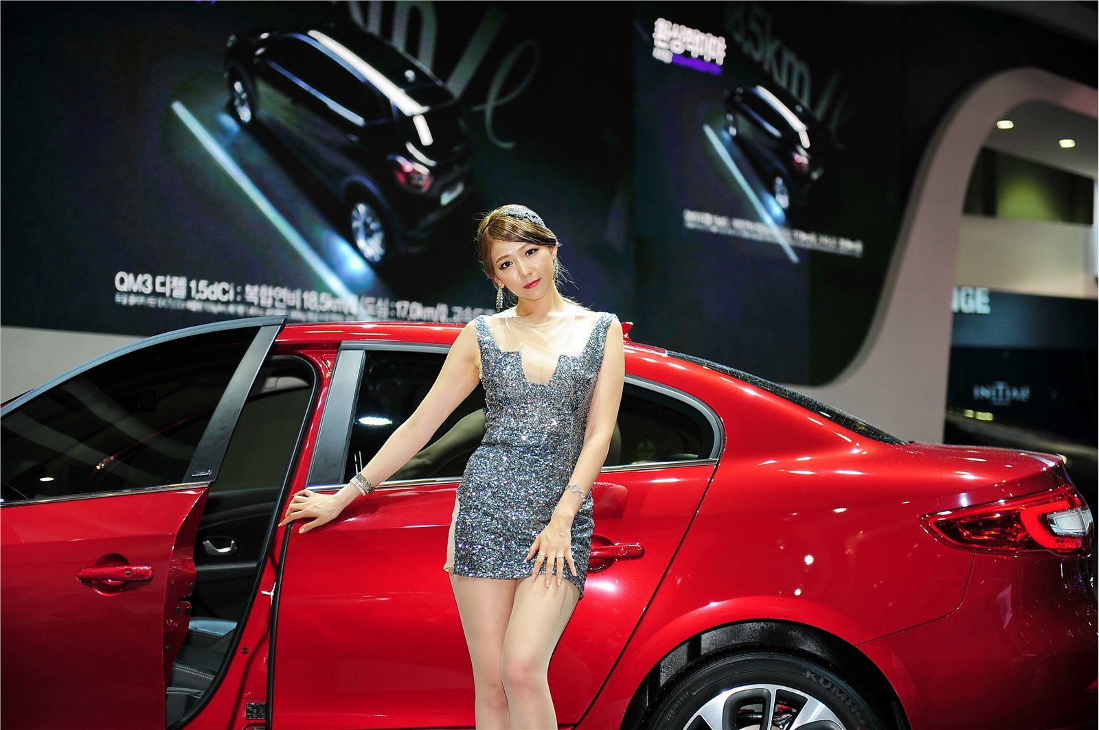 South Korean model goddess Li Enhui 2014 Busan International Auto Show atlas package 2