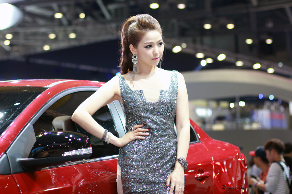 South Korean model goddess Li Enhui 2014 Busan International Auto Show atlas package 2