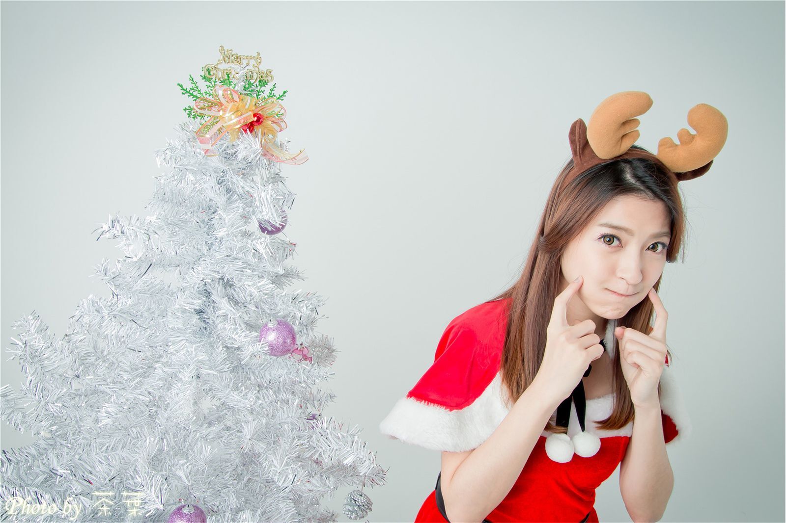 Taiwan's top student Li Sixian sells cute Christmas clothes