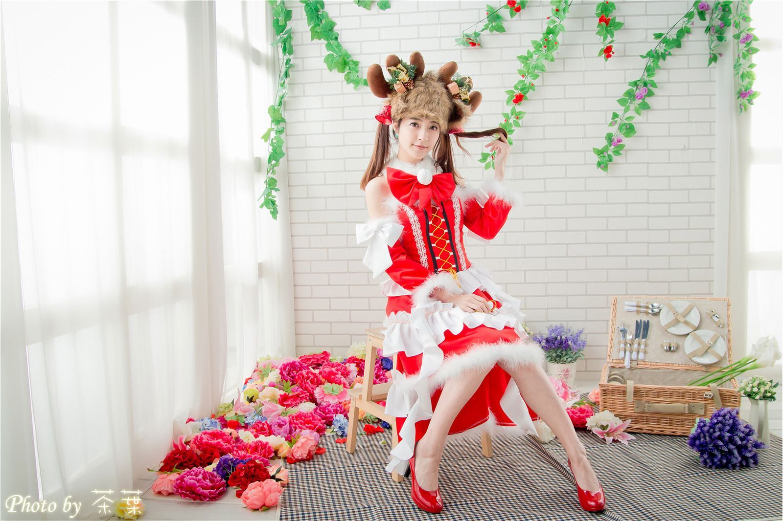 Taiwan's top student Li Sixian sells cute Christmas clothes