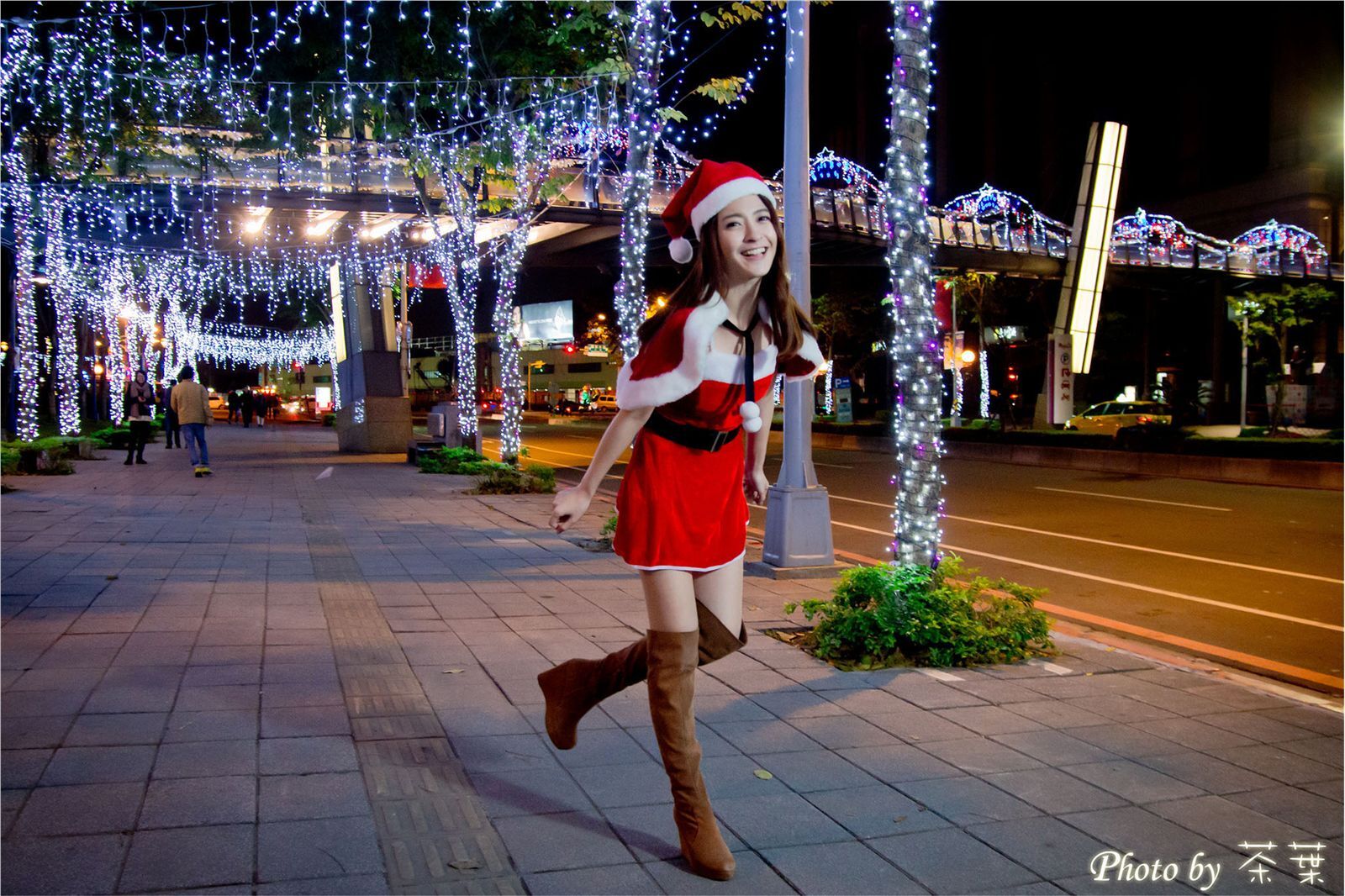 Taiwan's top student Li Sixian sells cute Christmas clothes