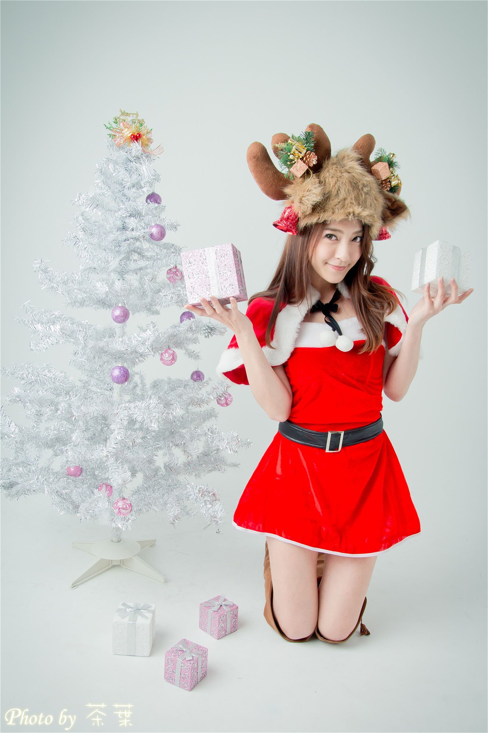 Taiwan's top student Li Sixian sells cute Christmas clothes