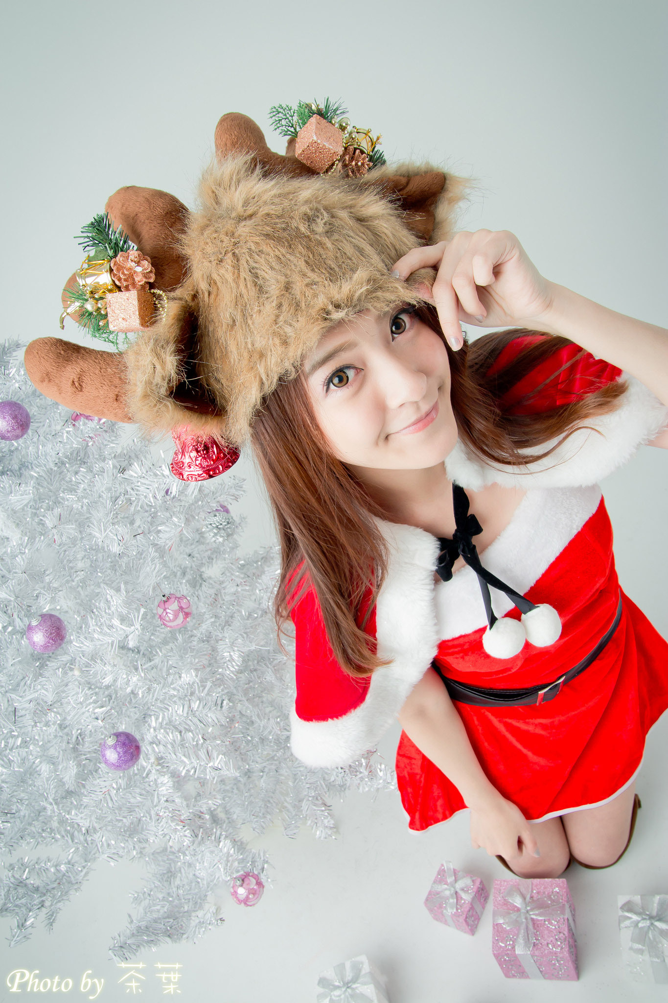 Taiwan's top student Li Sixian sells cute Christmas clothes