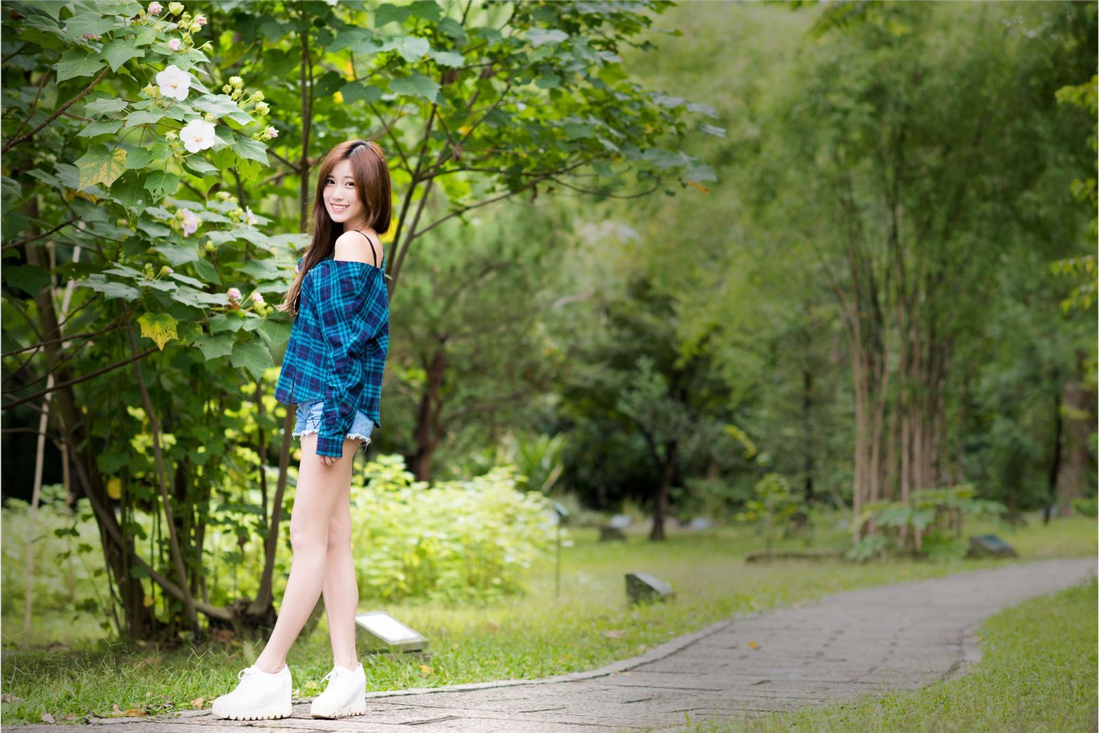 Selected collection of 2014 outdoor shooting of houseboy goddess Zhang Chushan