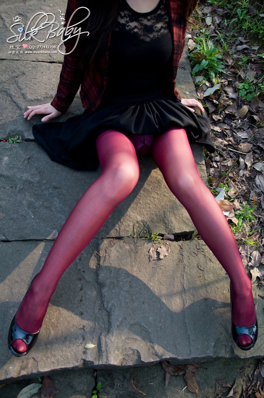 [Sibao VIP] blood spurting temptation! Early set of pictures of Zisi slender leg silk treasure