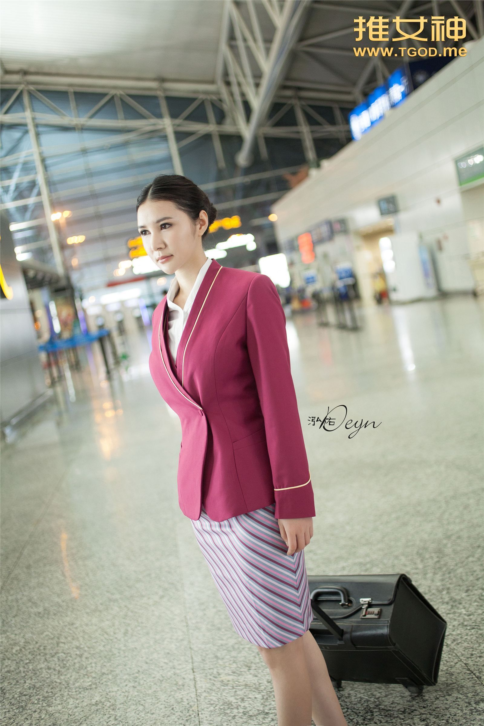 [tgod tweet goddess] Gu Xinyi's lost stewardess' private life in airport on October 23, 2014 (Part 1)