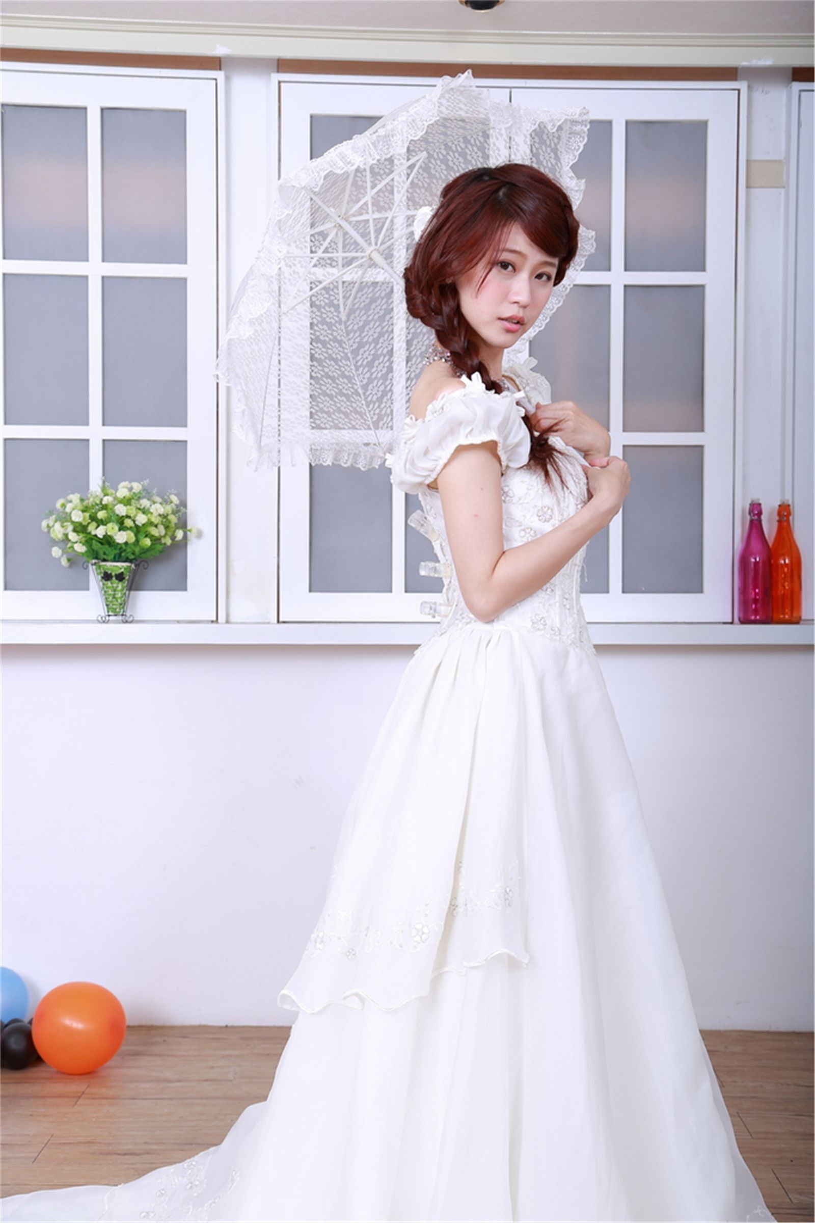 Girls' white wedding dress of Electrical Engineering Department