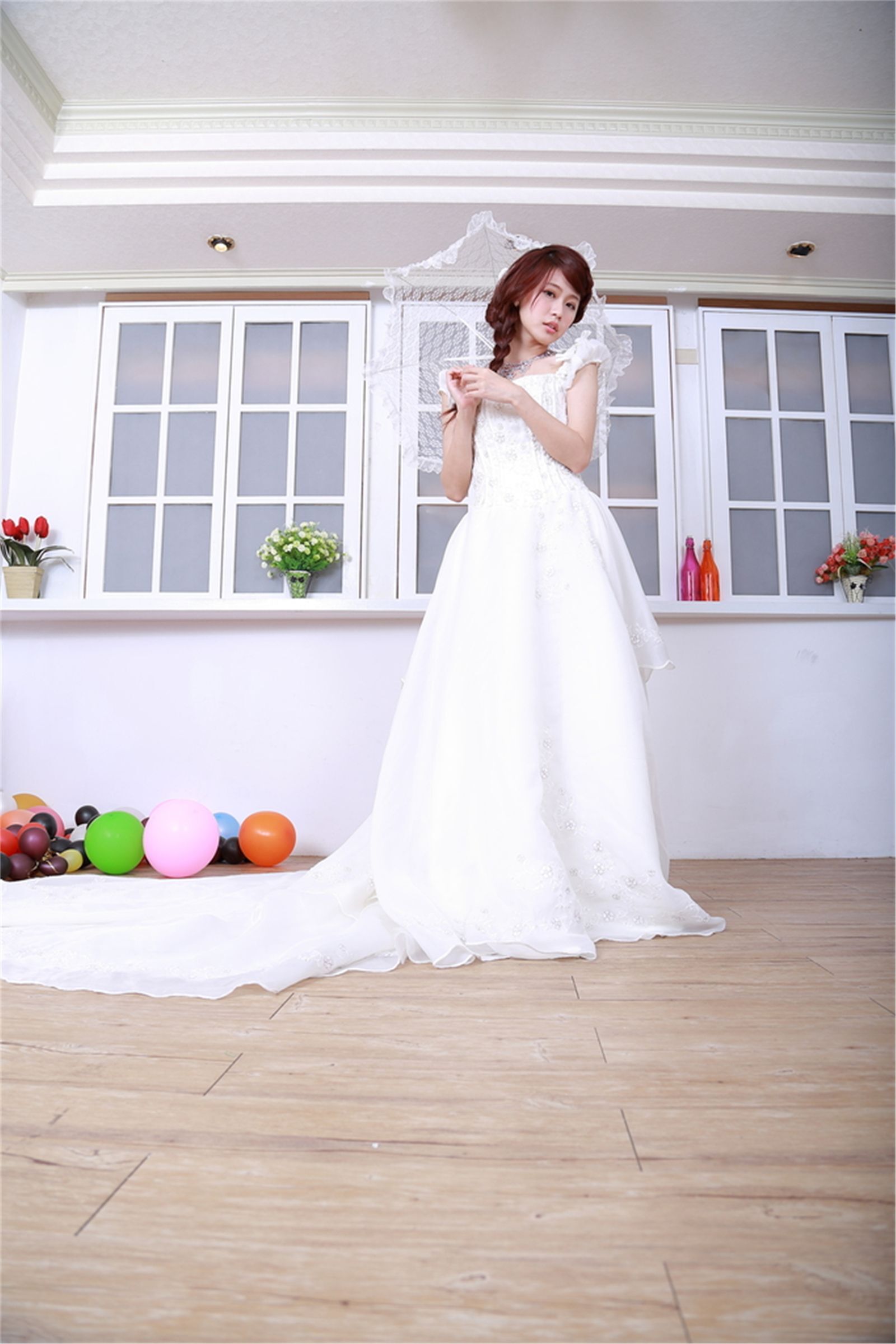 Girls' white wedding dress of Electrical Engineering Department