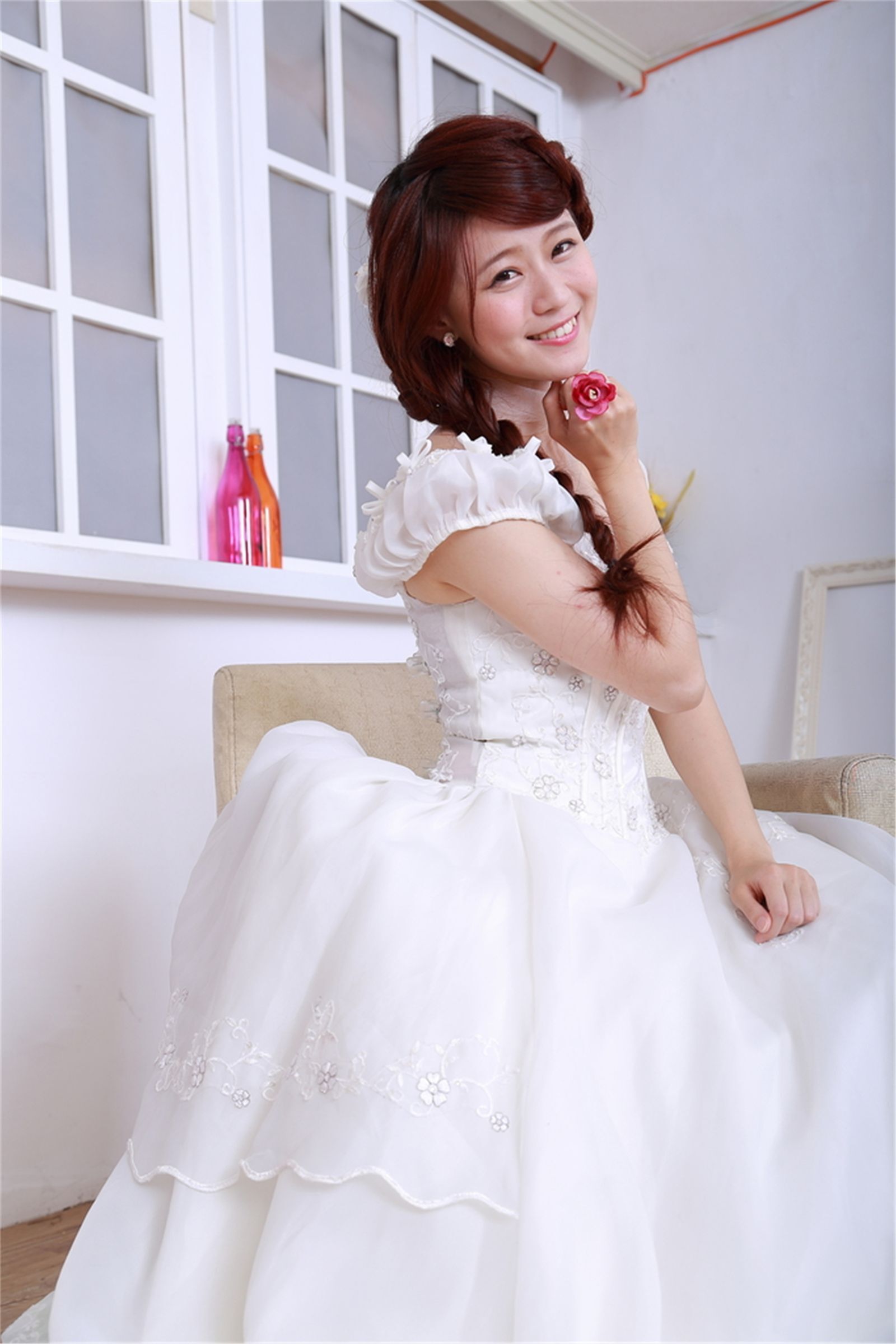 Girls' white wedding dress of Electrical Engineering Department