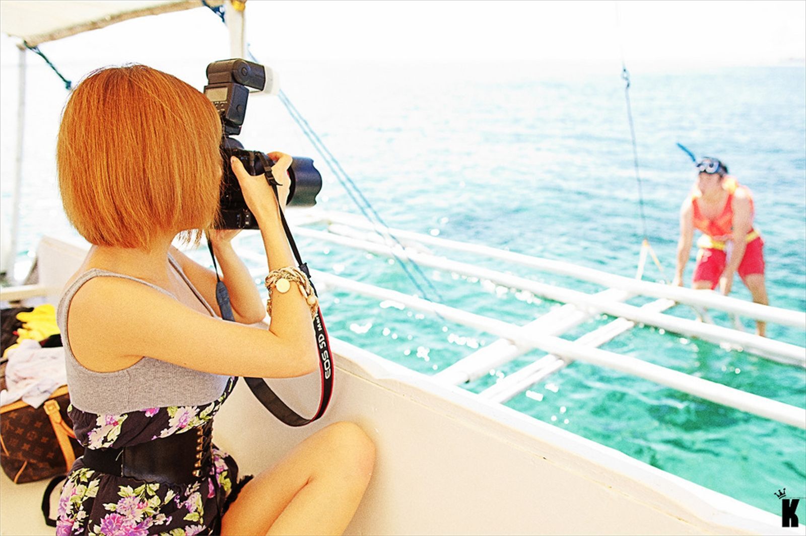 韩国超模许允美 黑花连裙衣海边写真