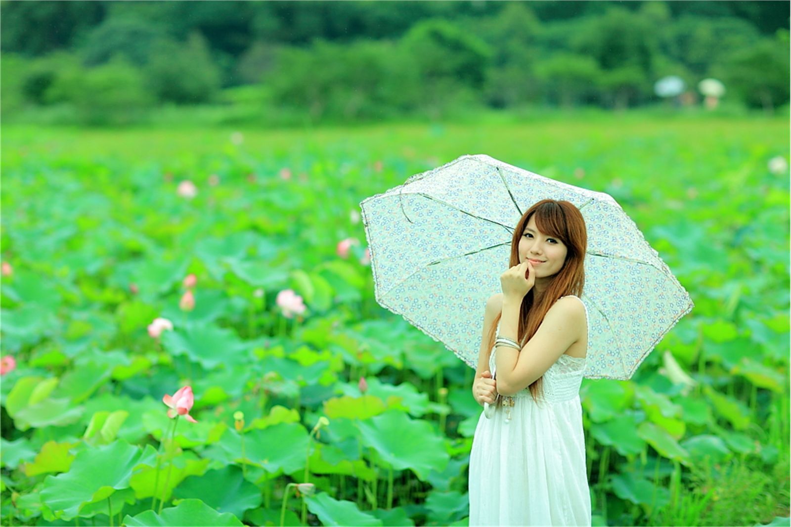 台湾清纯美女小静农场初夏田园风光写真