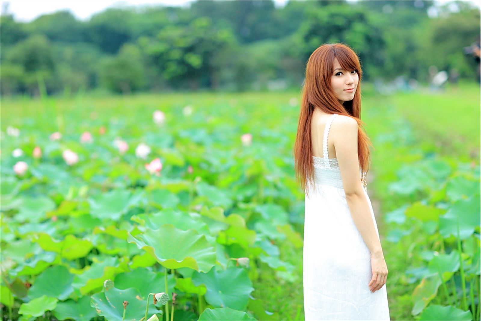 台湾清纯美女小静农场初夏田园风光写真