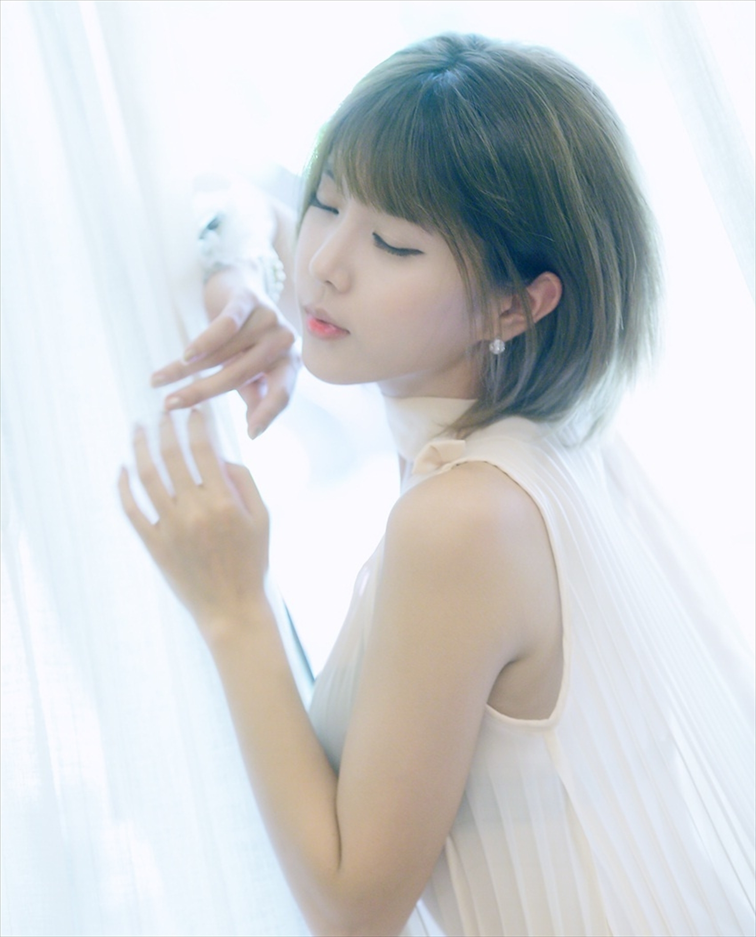 South Korean supermodel Xu Yunmei white gauze skirt room photo