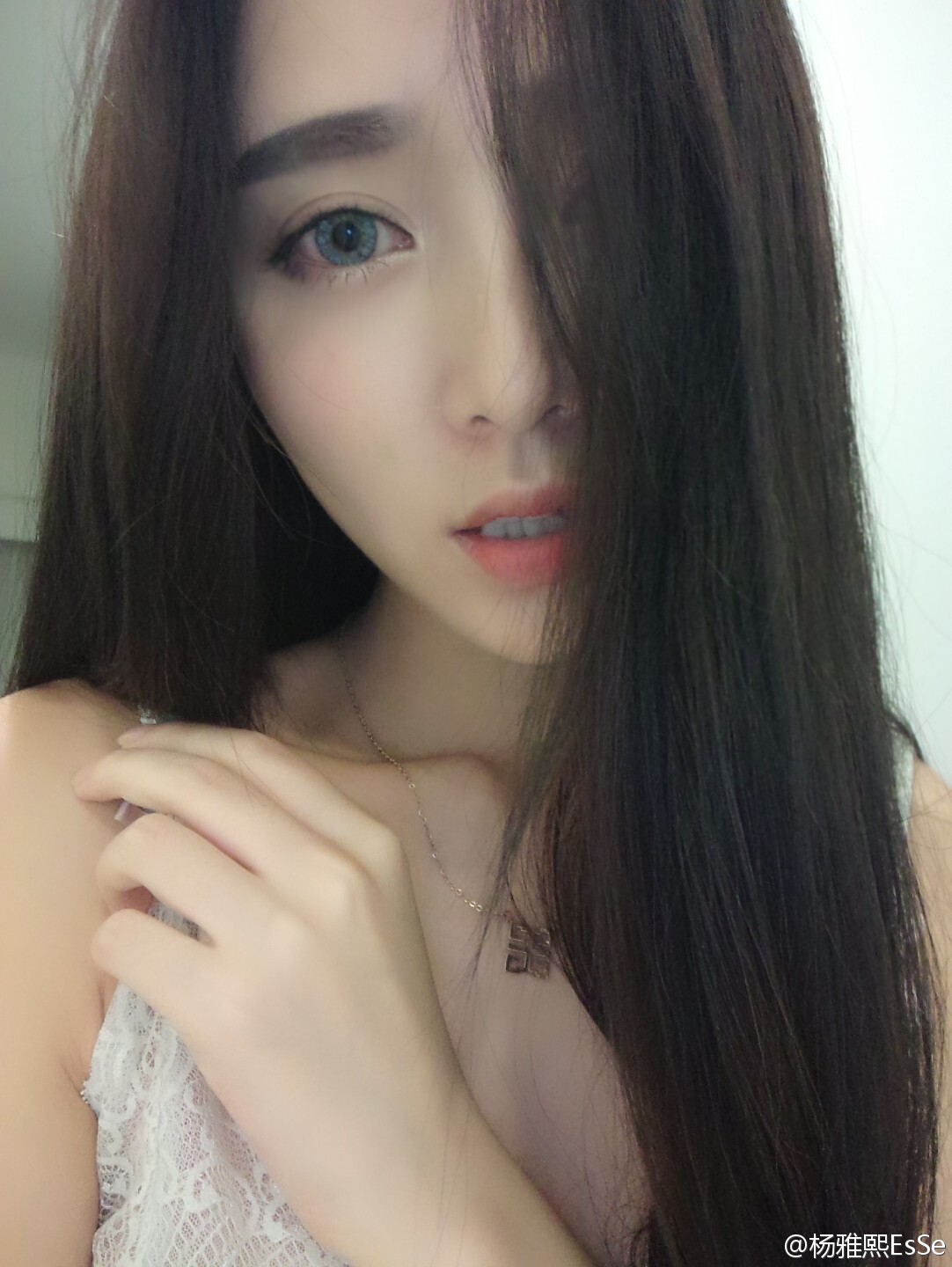 Best shape award in Model Contest - Yang Yaxi's Micro blog life self photo 2