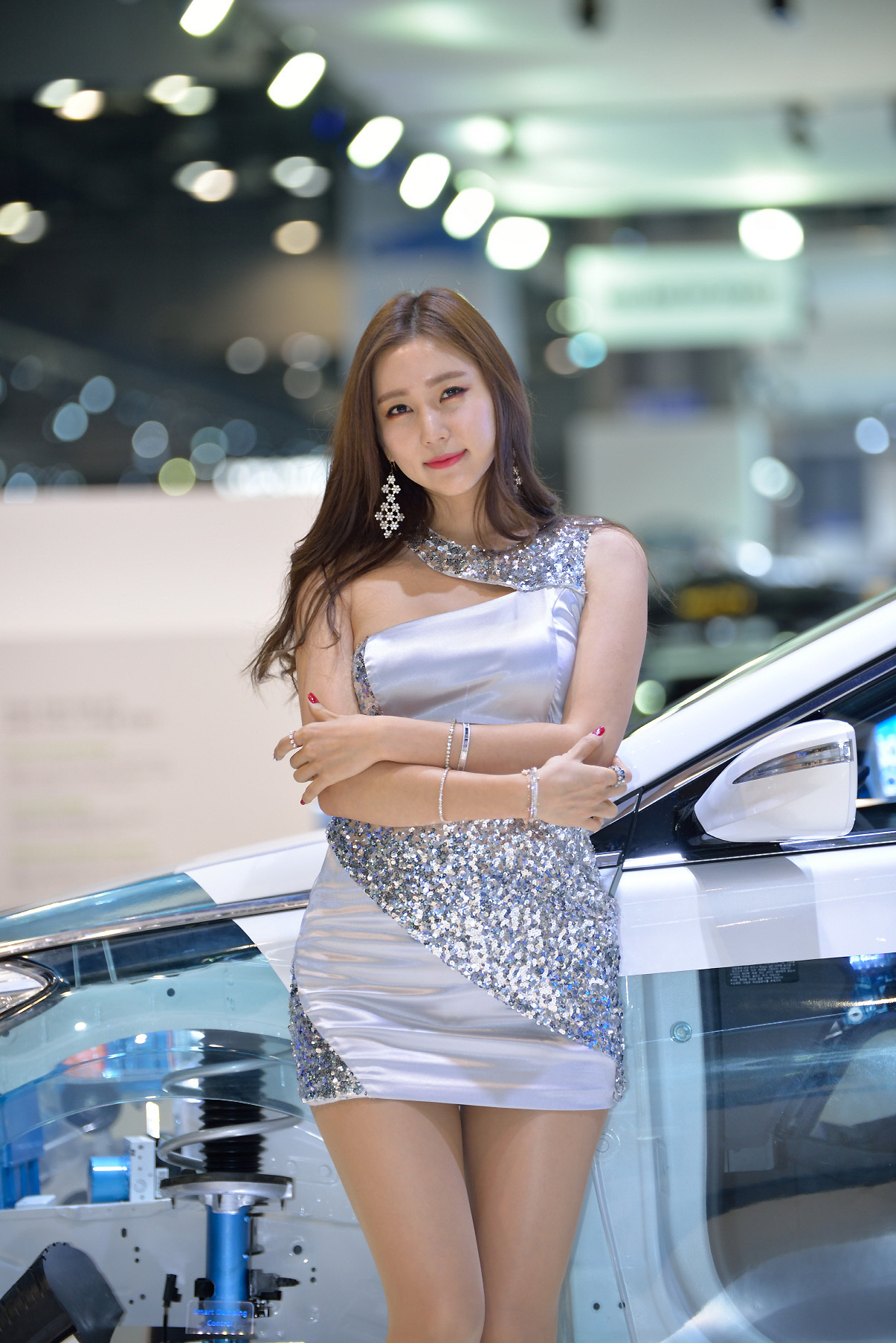 Cui Yuzhen, a beautiful car model at 2015 Korea auto show