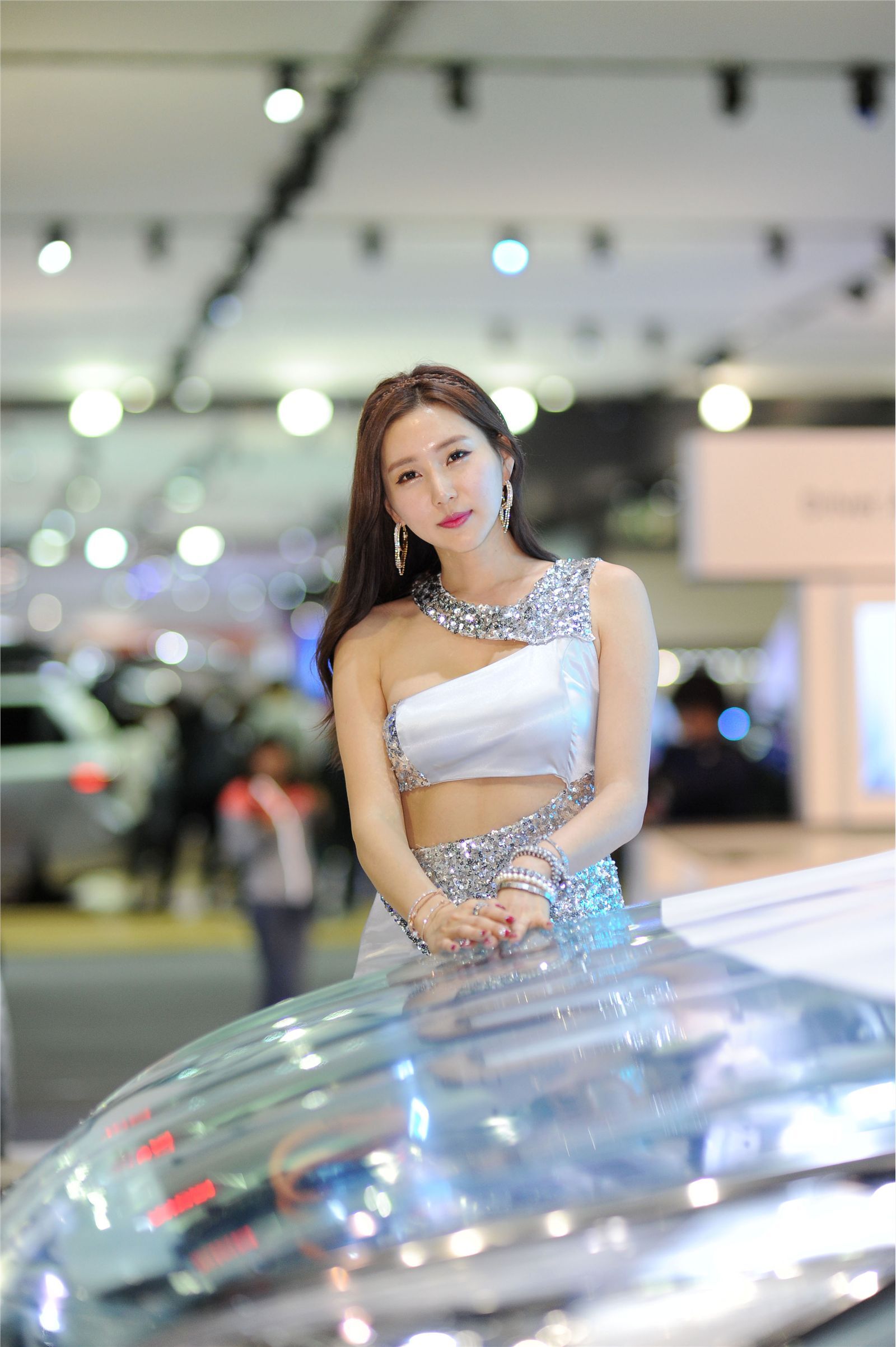 Cui Yuzhen, a beautiful car model at 2015 Korea auto show