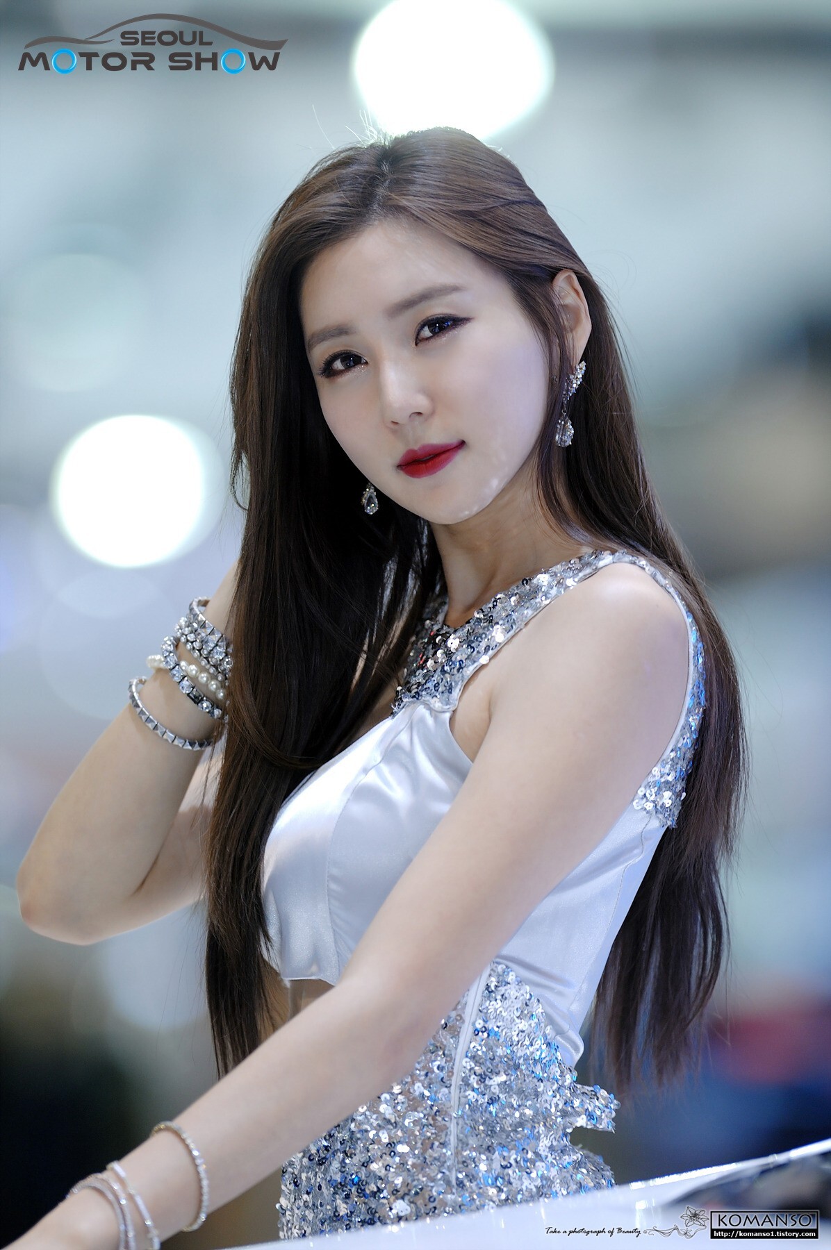 Cui Yuzhen, a beautiful car model at 2015 Korea auto show