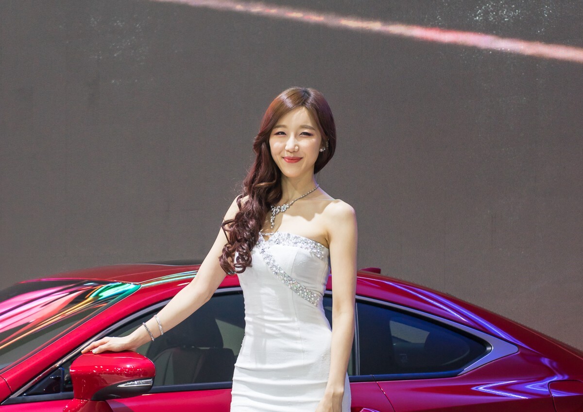 2015 Korea international auto show beautiful car model Jin Yaran