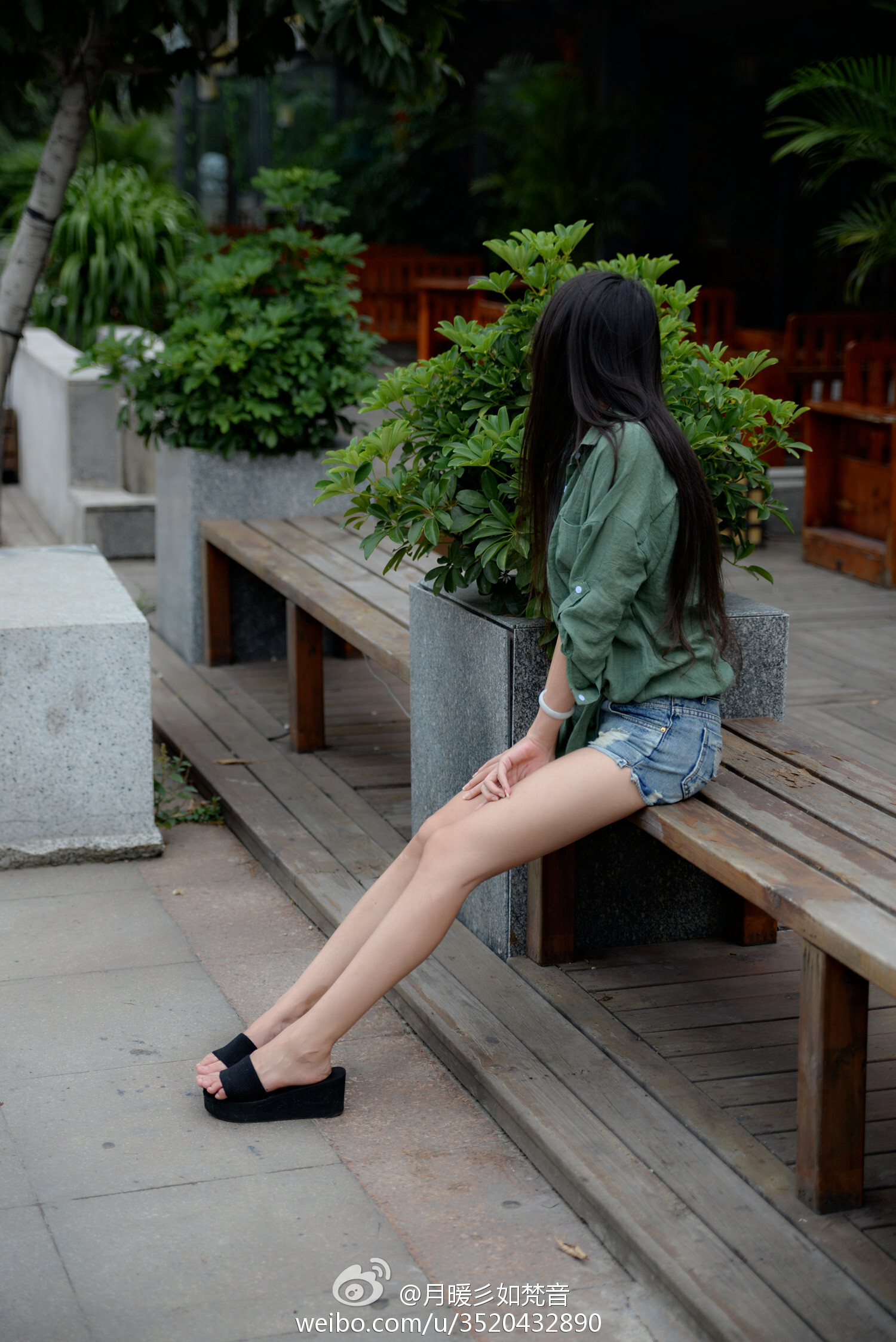 Micro blog goddess yuenuan's photo of black silk legs