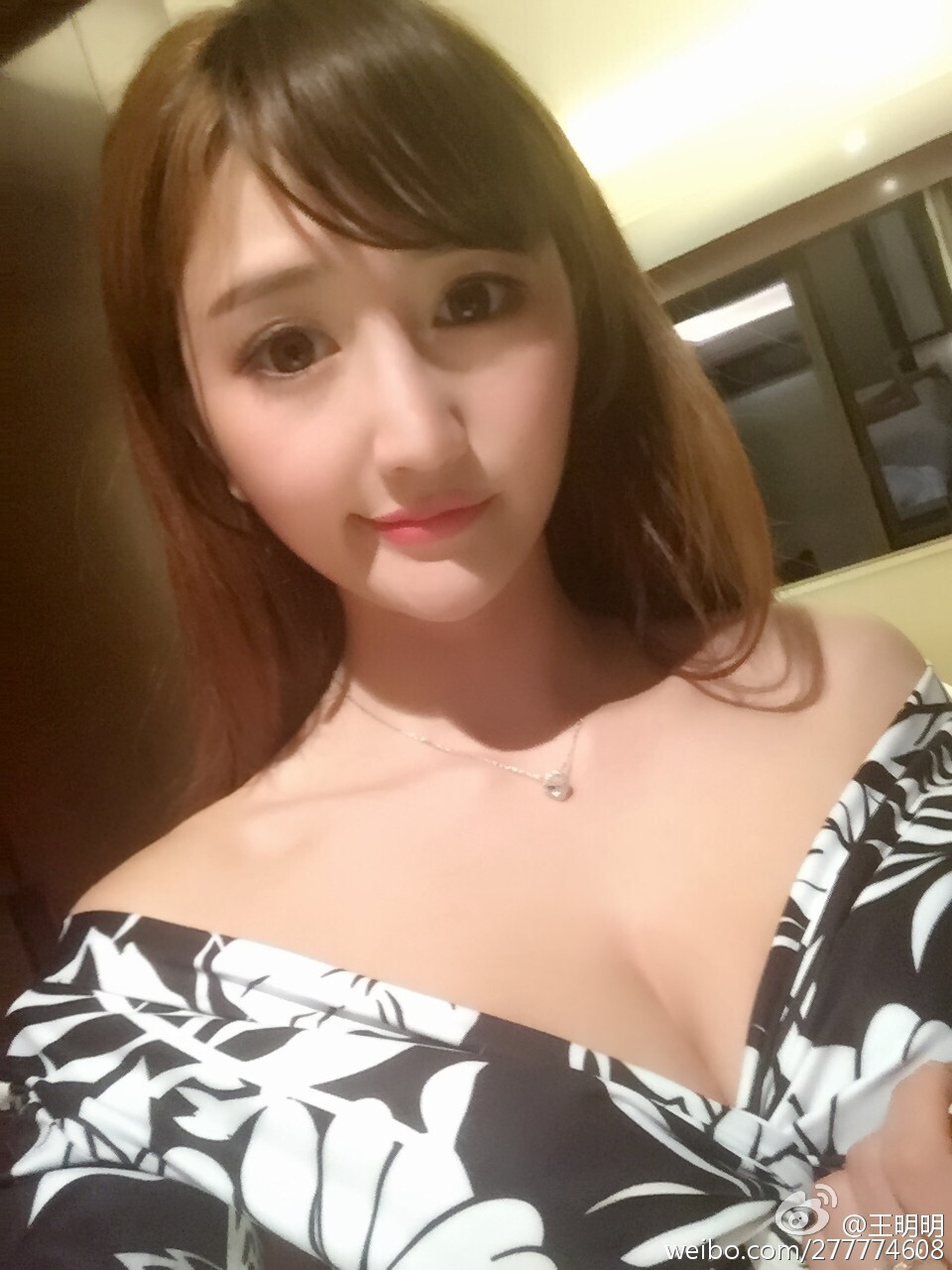 Breast model champion Wang Mingming's latest face album