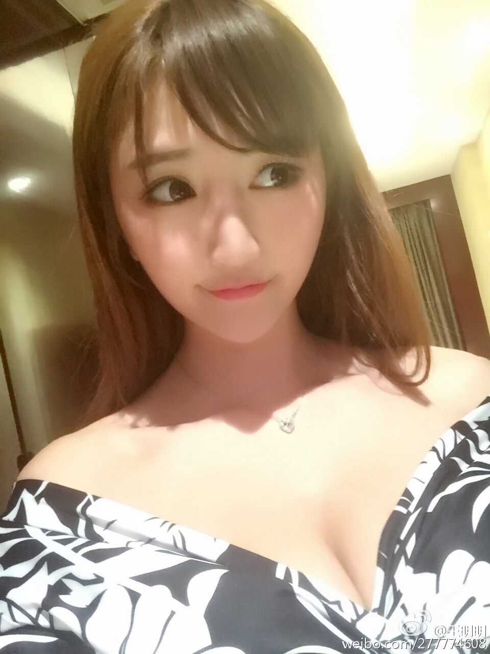 Breast model champion Wang Mingming's latest face album