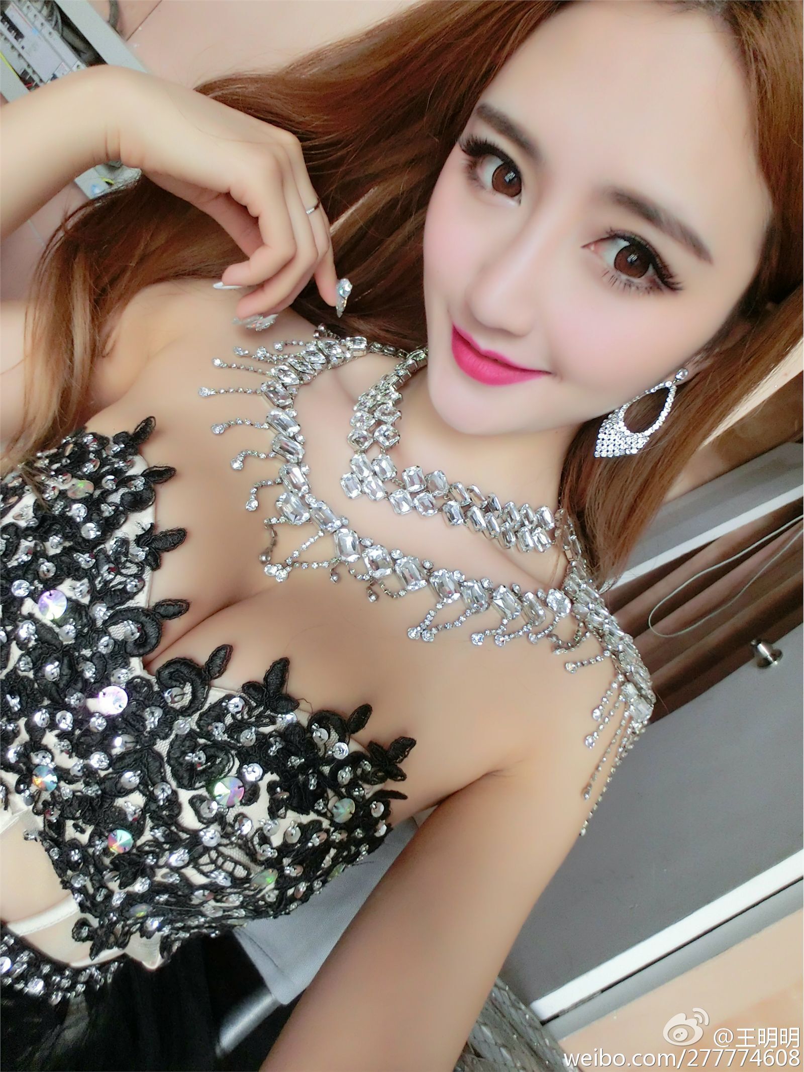 Breast model champion Wang Mingming's latest face album