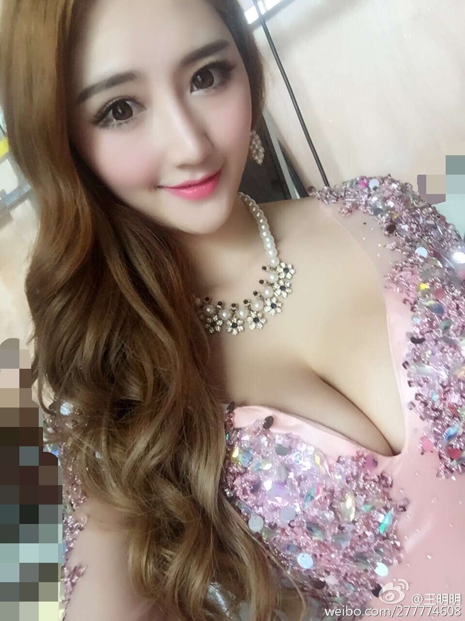 Breast model champion Wang Mingming's latest face album