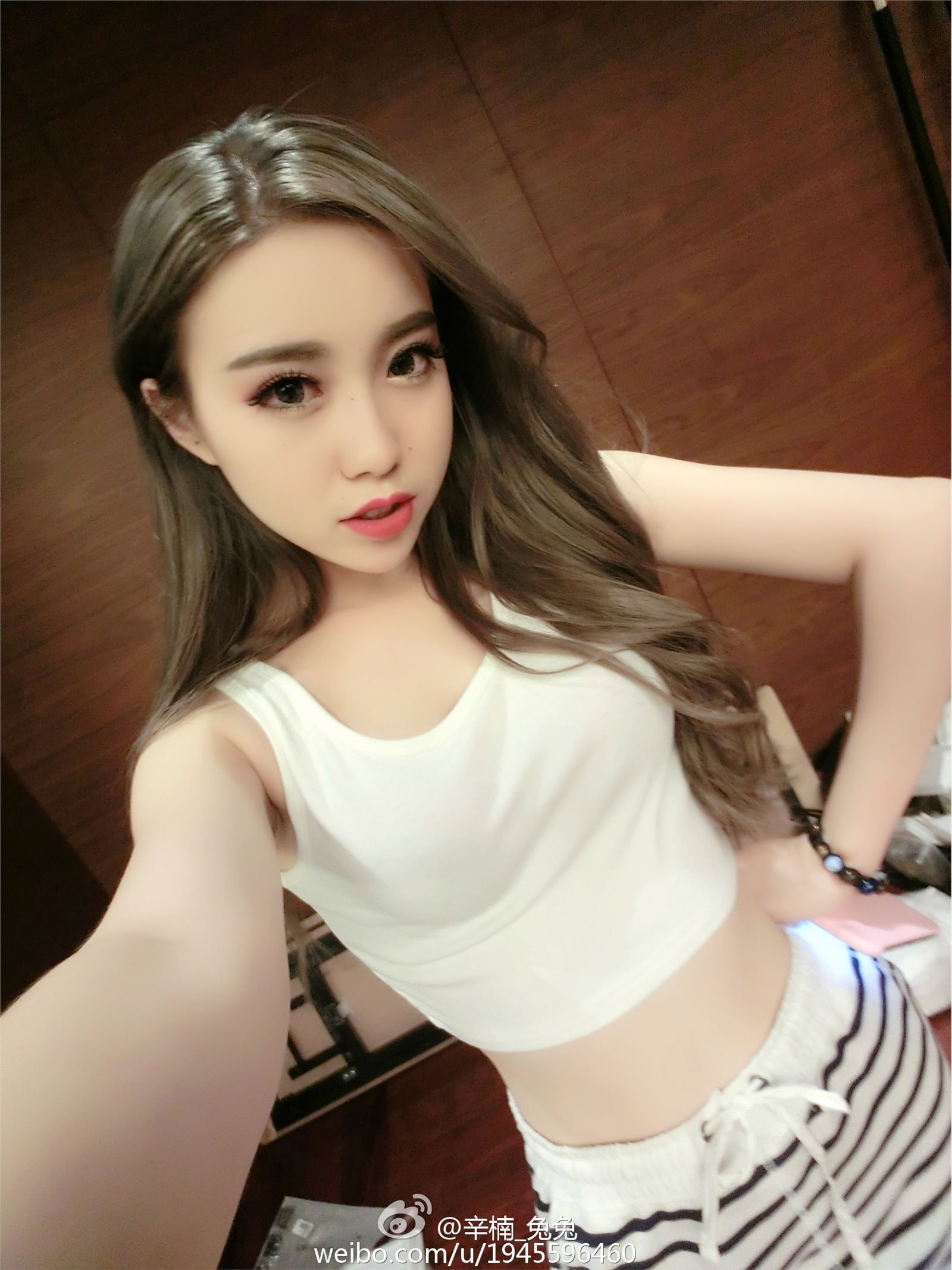 Sexy and beautiful car model Xin Nan Tu Tu