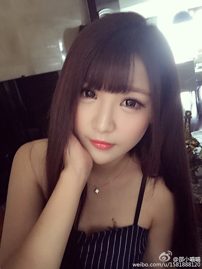 Game showgirl Shao xiaomiaomiao micro blog life photo collection