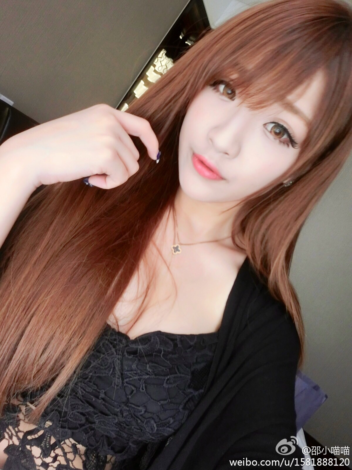 Shao Xiaomiao, a beauty with long hair