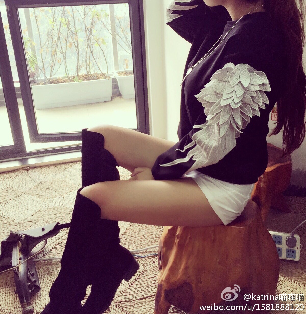 Shao Xiaomiao, a beauty with long hair