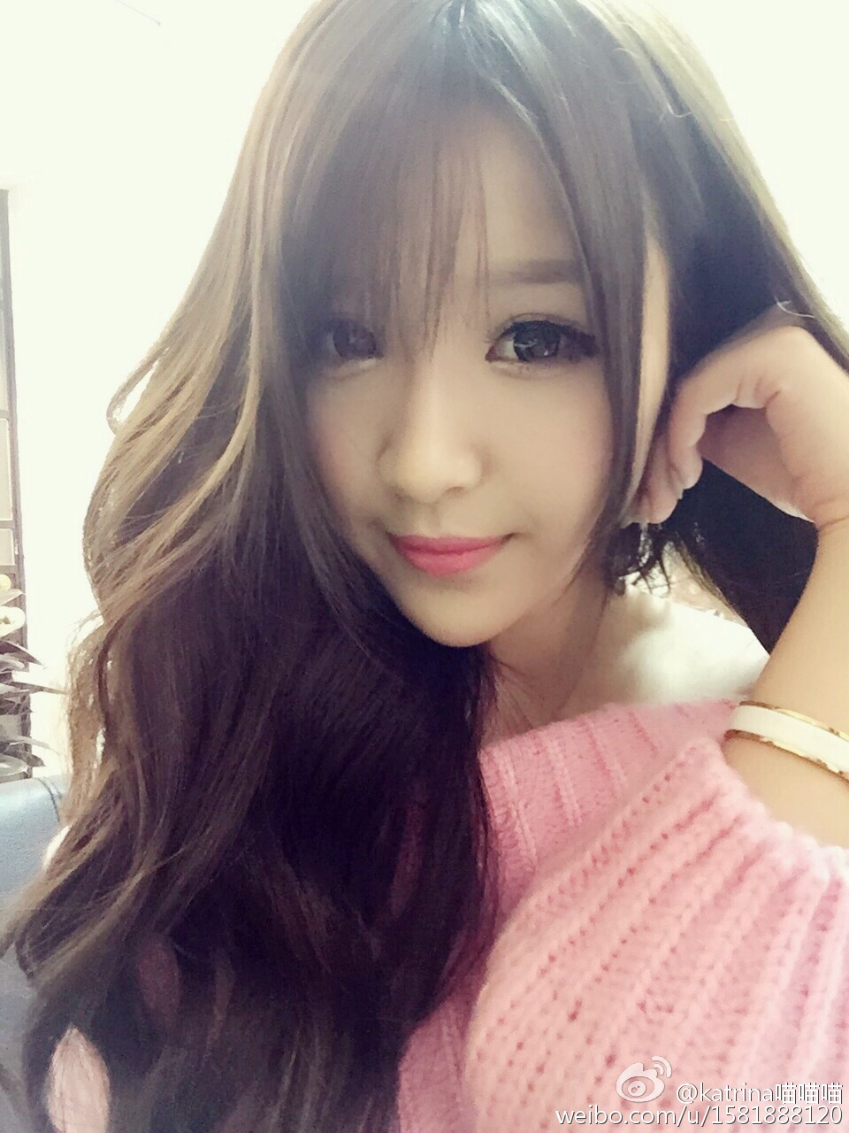 Shao Xiaomiao, a beauty with long hair