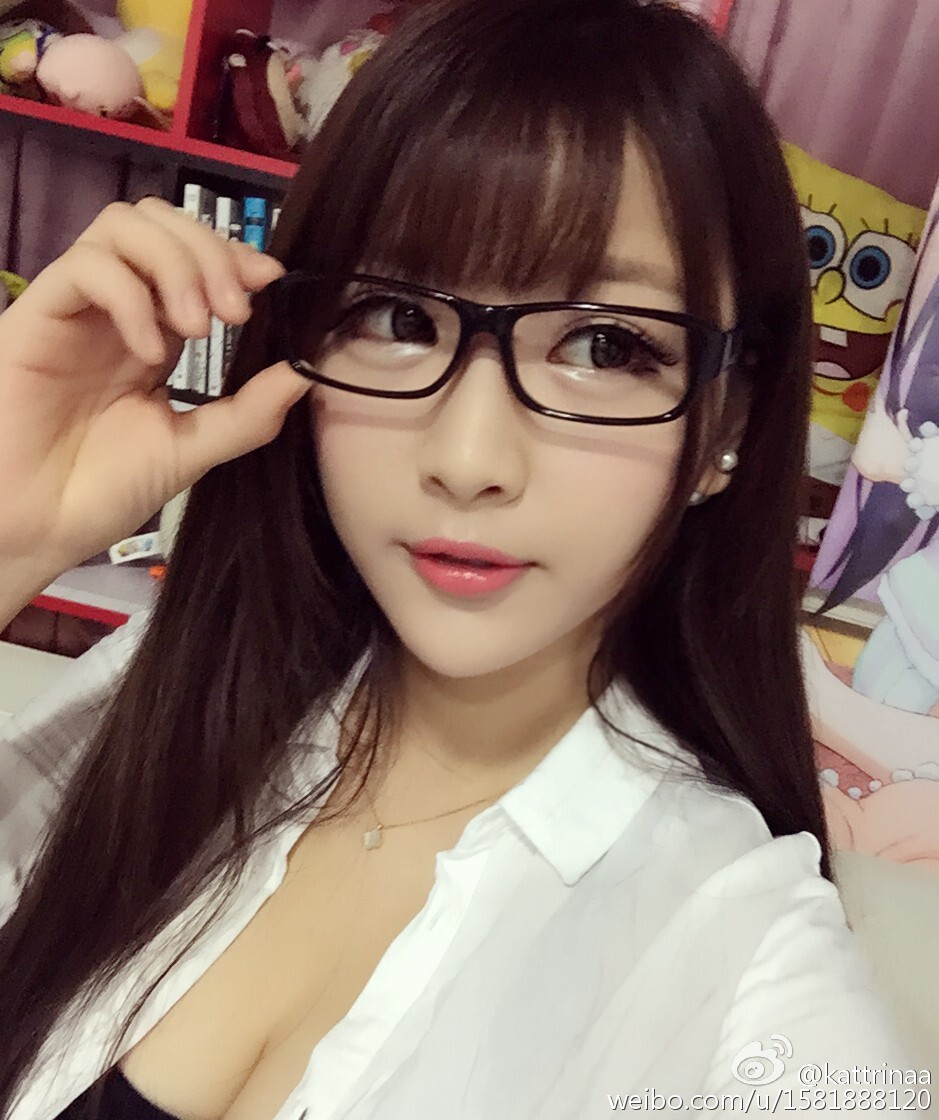 Shao Xiaomiao, a beauty with long hair