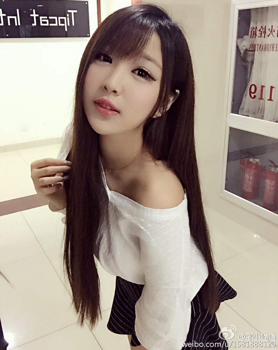 Shao Xiaomiao, a beauty with long hair