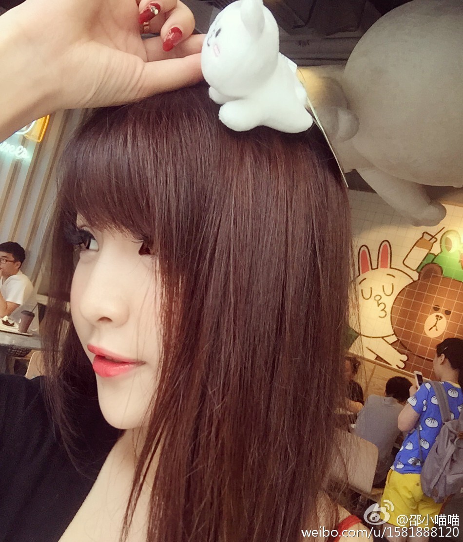 Shao Xiaomiao, a beauty with long hair