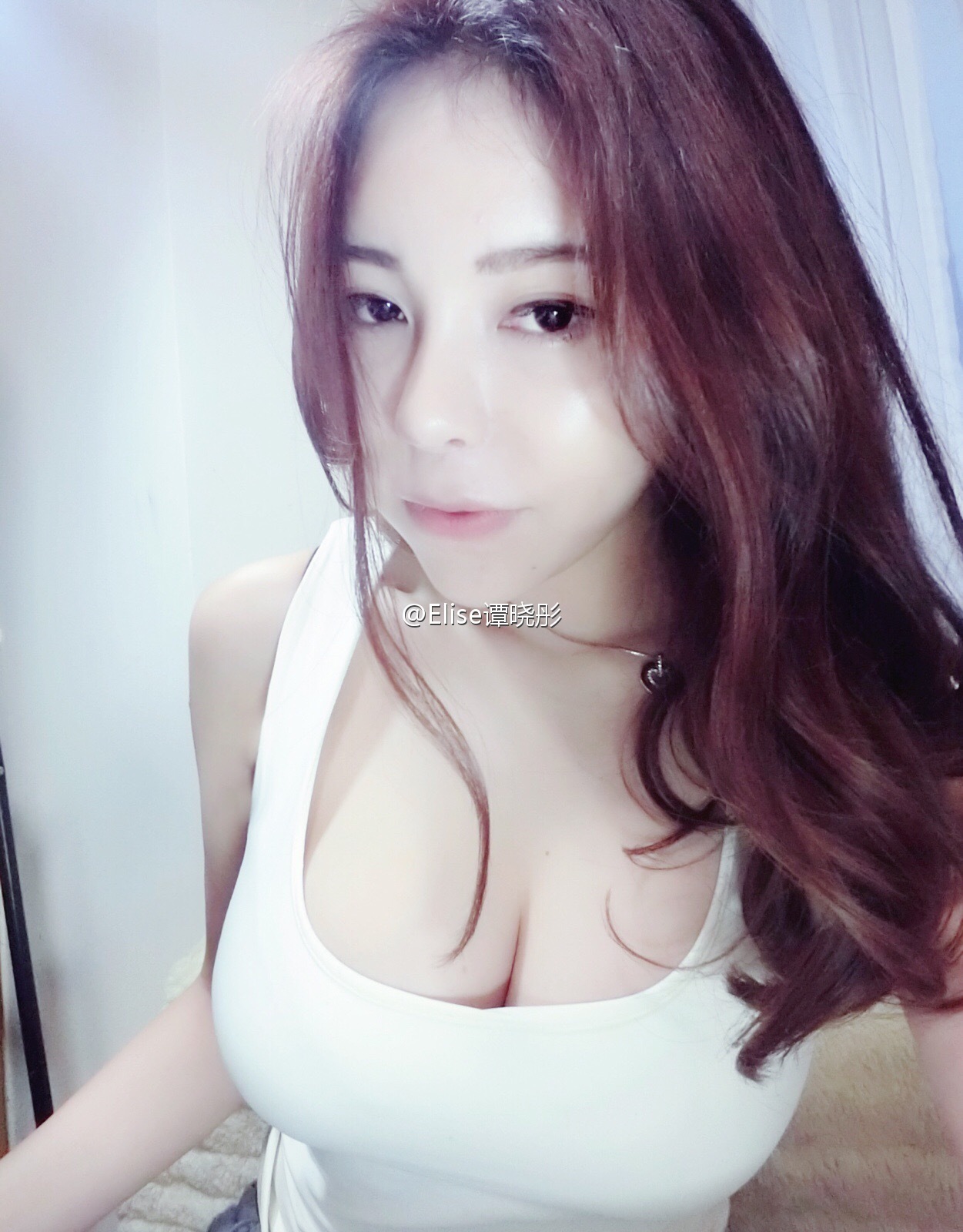 Micro blog photos of Elise Tan Xiaotong, a 34F model with big breasts