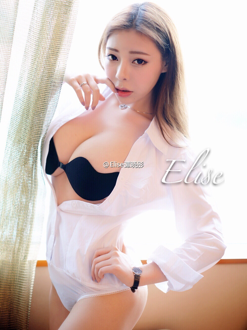 Micro blog photos of Elise Tan Xiaotong, a 34F model with big breasts