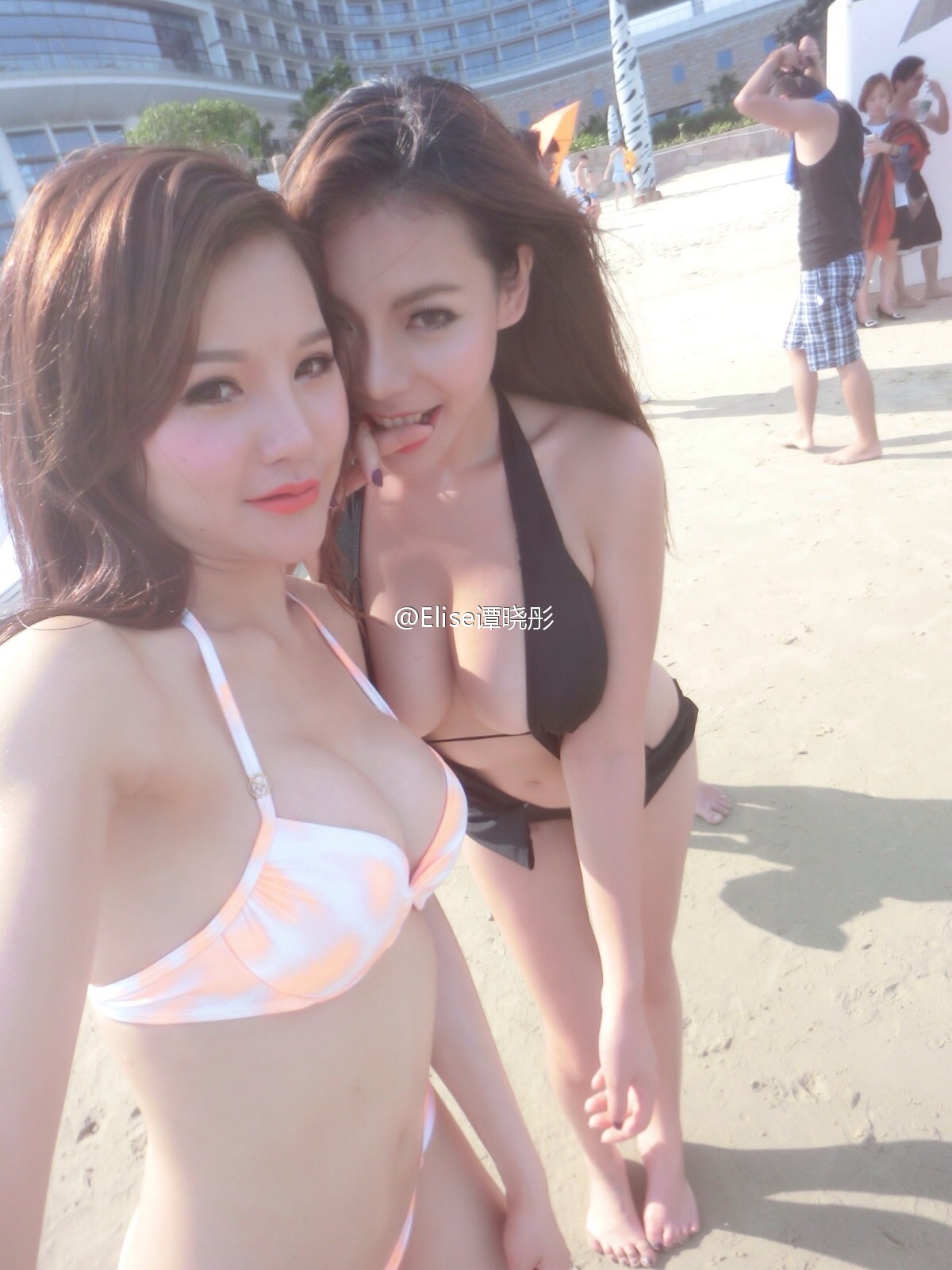 Micro blog photos of Elise Tan Xiaotong, a 34F model with big breasts