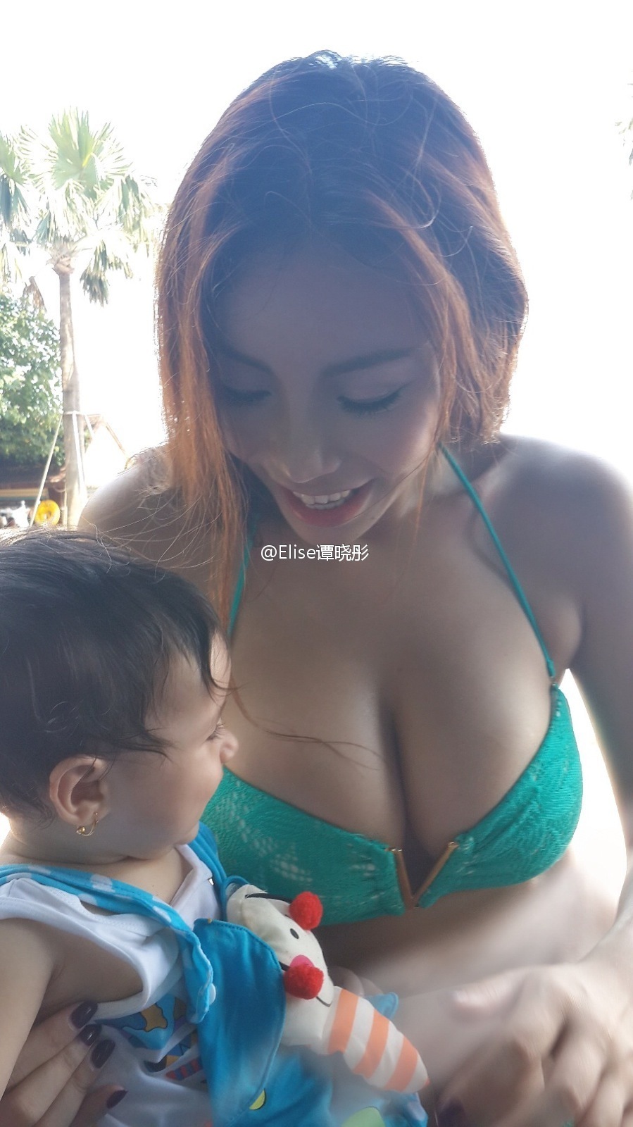 Micro blog photos of Elise Tan Xiaotong, a 34F model with big breasts