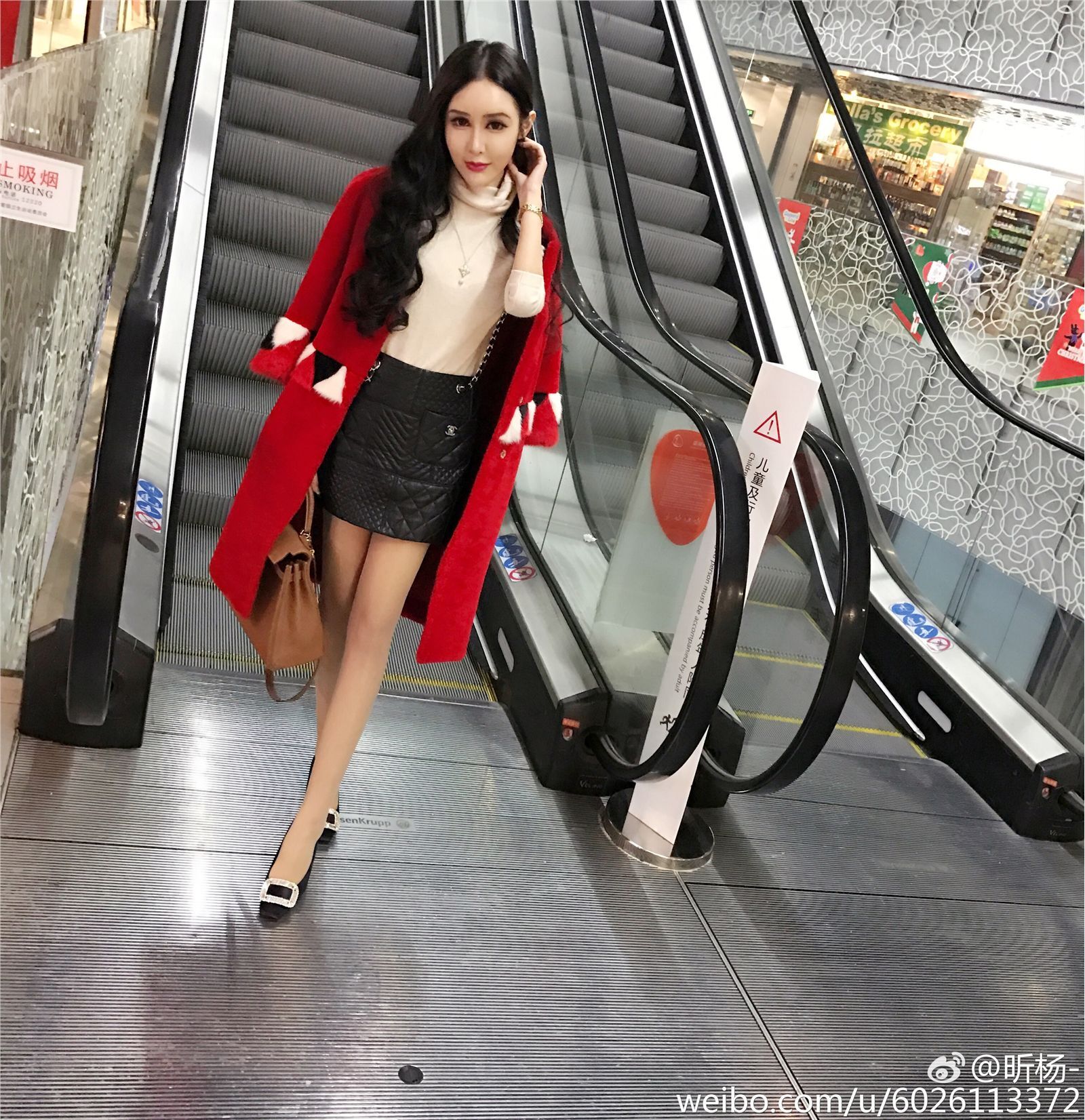 The latest album of popular model Xinyang kitty on Weibo