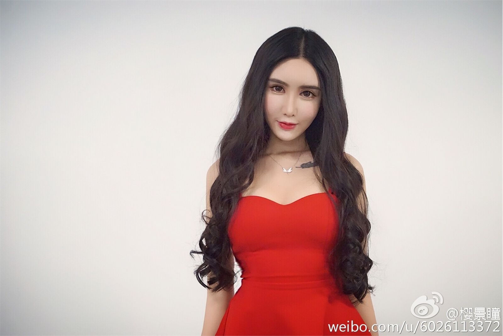 The latest album of popular model Xinyang kitty on Weibo