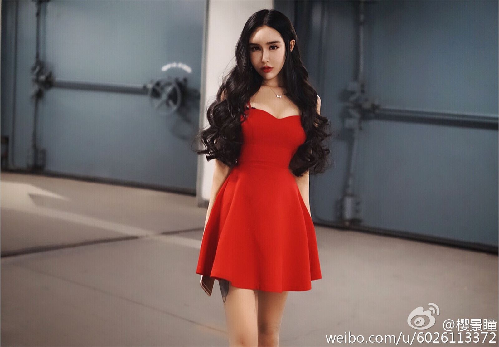 The latest album of popular model Xinyang kitty on Weibo